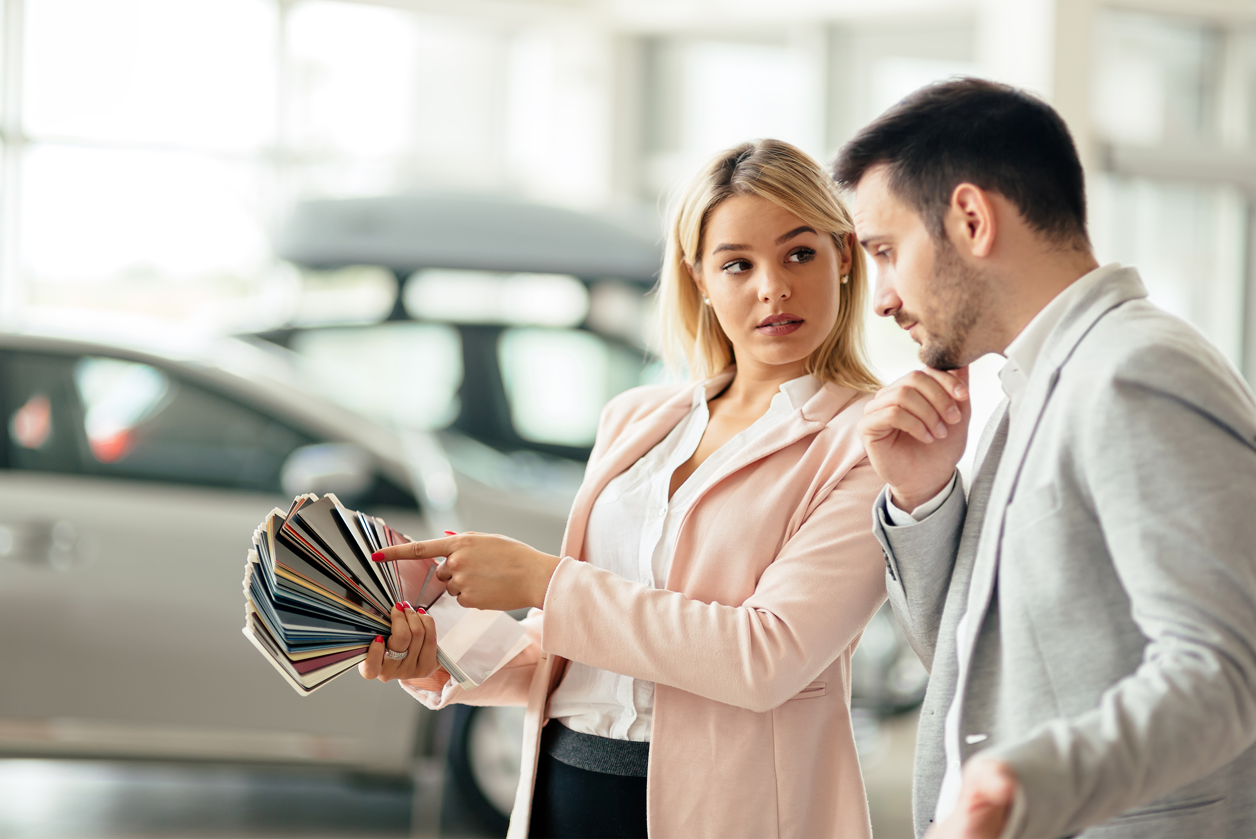 ¿Por qué es importante contar con un catálogo de colores para carros?